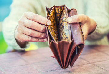 Obcięli im emerytury o połowę. Zapowiadają protesty