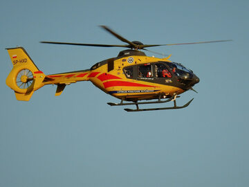 Sceny grozy na lotnisku. Dwóch spadochroniarzy spadło na ziemię