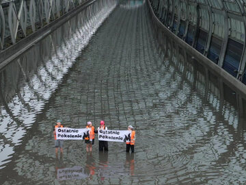 Wymowny protest Ostatniego Pokolenia. Tym razem to nie aktywiści zablokowali drogi