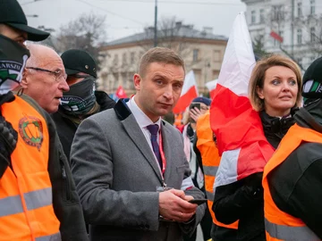 Akcja policji w domu Roberta Bąkiewicza. „Robią rewizję”