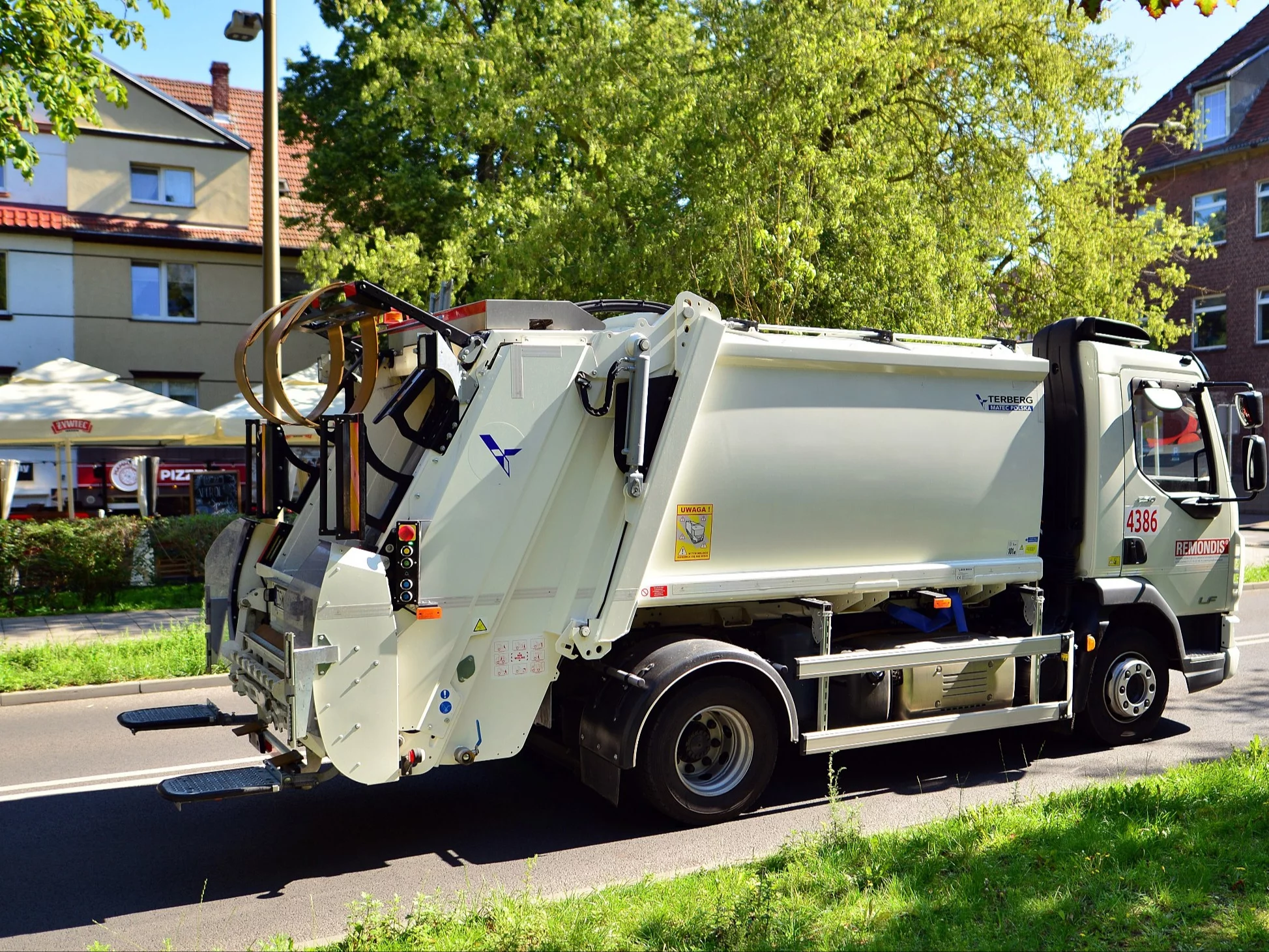 Dokonali makabrycznego odkrycia. Zwłoki młodego mężczyzny w śmieciarce Dokonali makabrycznego odkrycia. Zwłoki młodego mężczyzny w śmieciarce