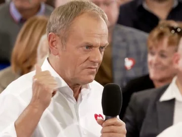 Donald Tusk w drodze do Nysy. „Przed nami krytyczna noc”
