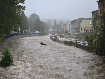 Dramat w Lądku-Zdroju. Rzeka wystąpiła z koryta, „jak w 1997 roku”