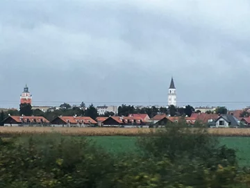 Ewakuacja pod Wrocławiem. Powód? Przepełniony zbiornik i „brak spójnych informacji”