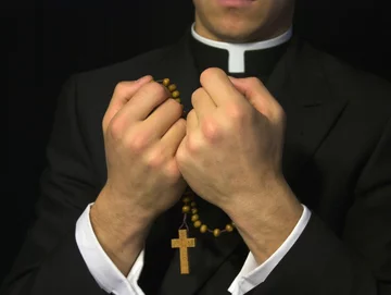 Ksiądz miał uderzyć ucznia, bo dotykał jego gitary. Łącznie poszkodowanych 6 dzieci Ksiądz miał uderzyć ucznia, bo dotykał jego gitary. Łącznie poszkodowanych 6 dzieci