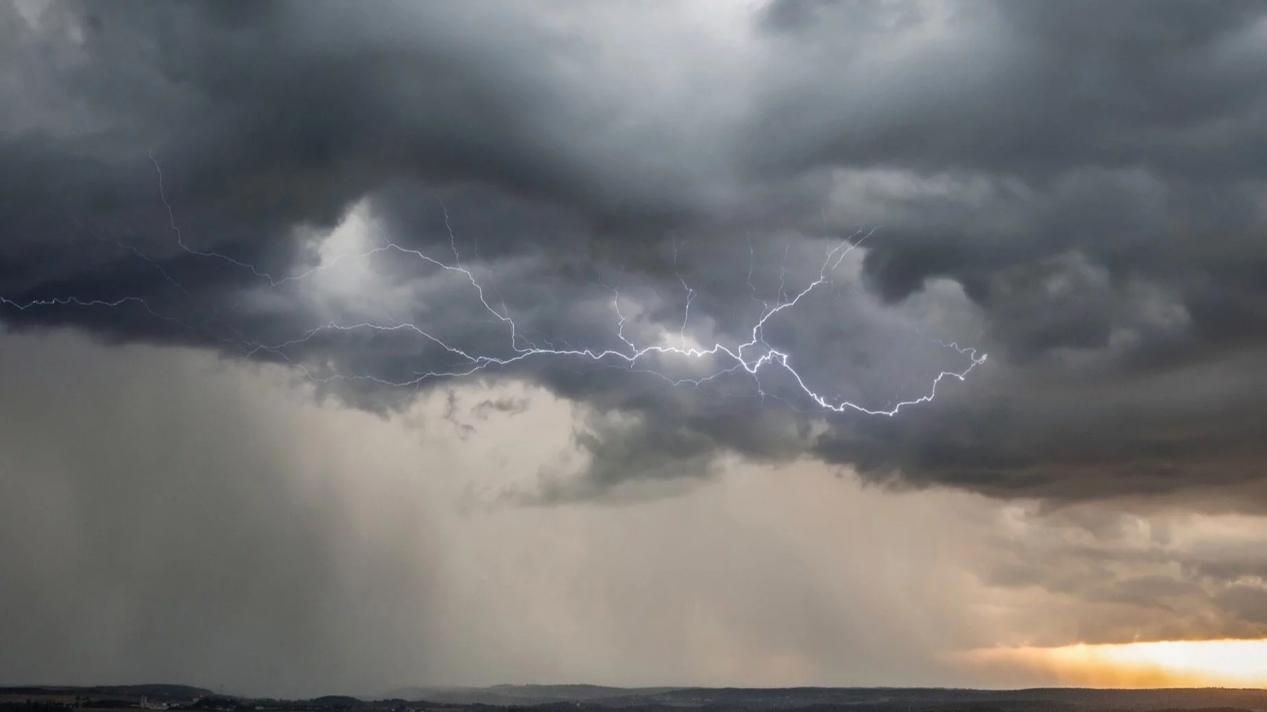 Najwyższy poziom alertów hydrologicznych IMGW. Możliwa cofka od wysokich stanów wody na Odrze