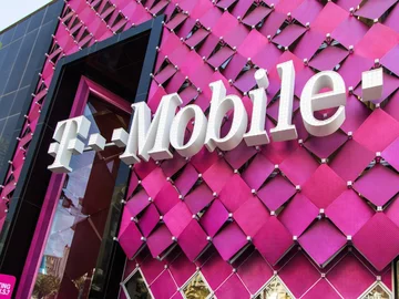 Pomoc dla powodzian: T-Mobile przekazuje 1 milion złotych na odbudowę domów