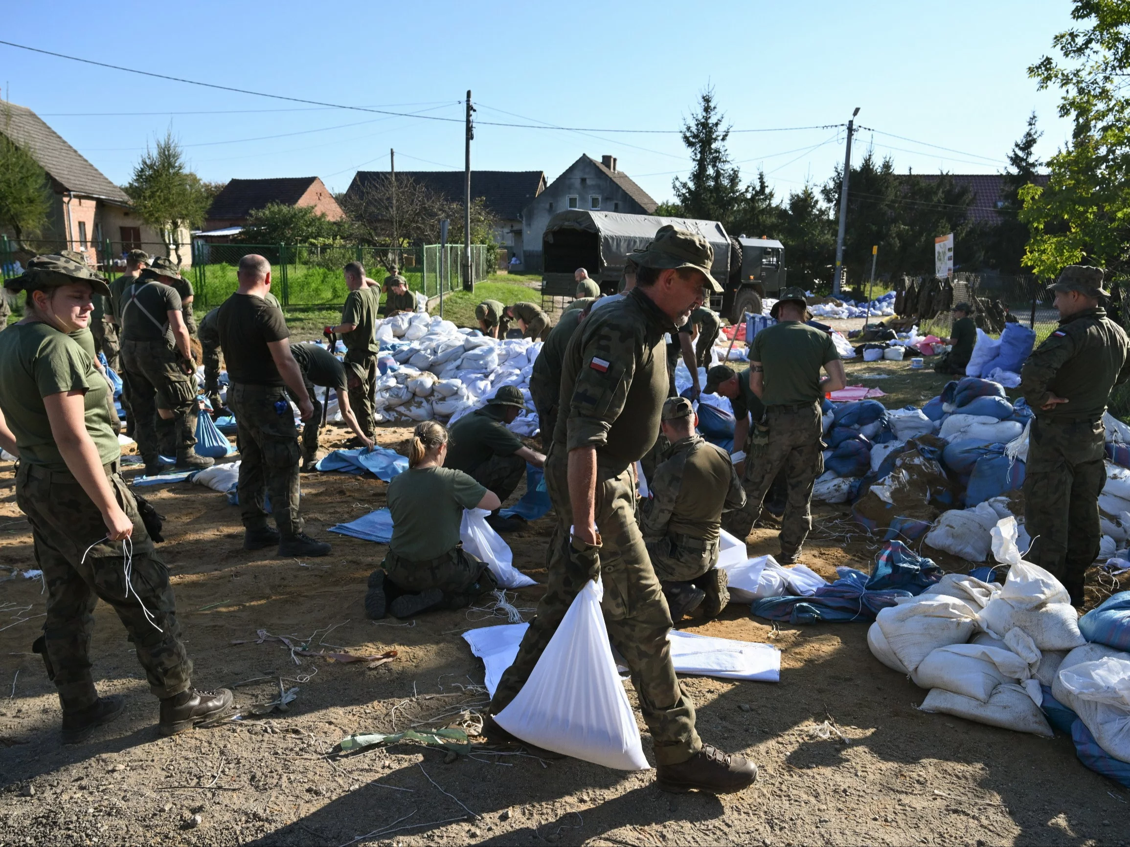 Ponad połowa Polaków ufa, że armia obroni kraj przed obcą inwazją. Są wyniki sondażu