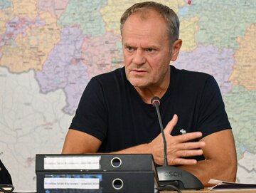 Straszył wysadzeniem wałów. Tusk o zatrzymaniu „przebierańca” przez ABW