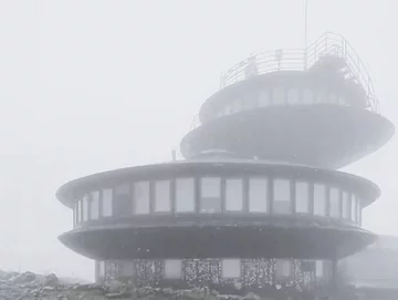 W polskich górach pojawił się pierwszy śnieg. Jutro znów opady