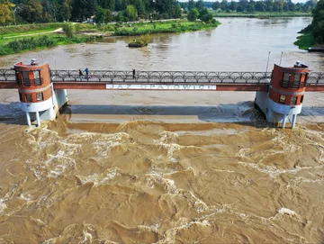 Wielka fala we Wrocławiu. Miasto przygotowuje się do powodzi