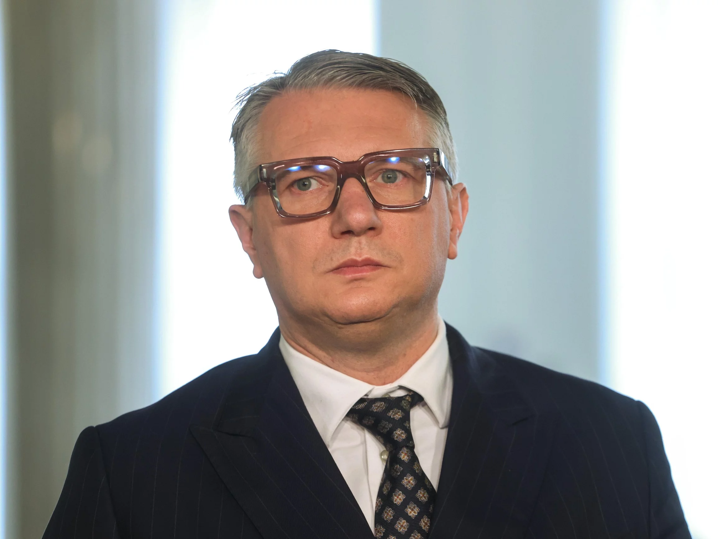 Wipler pominął 5 milionów akcji w oświadczeniu majątkowym? Poseł zabrał głos