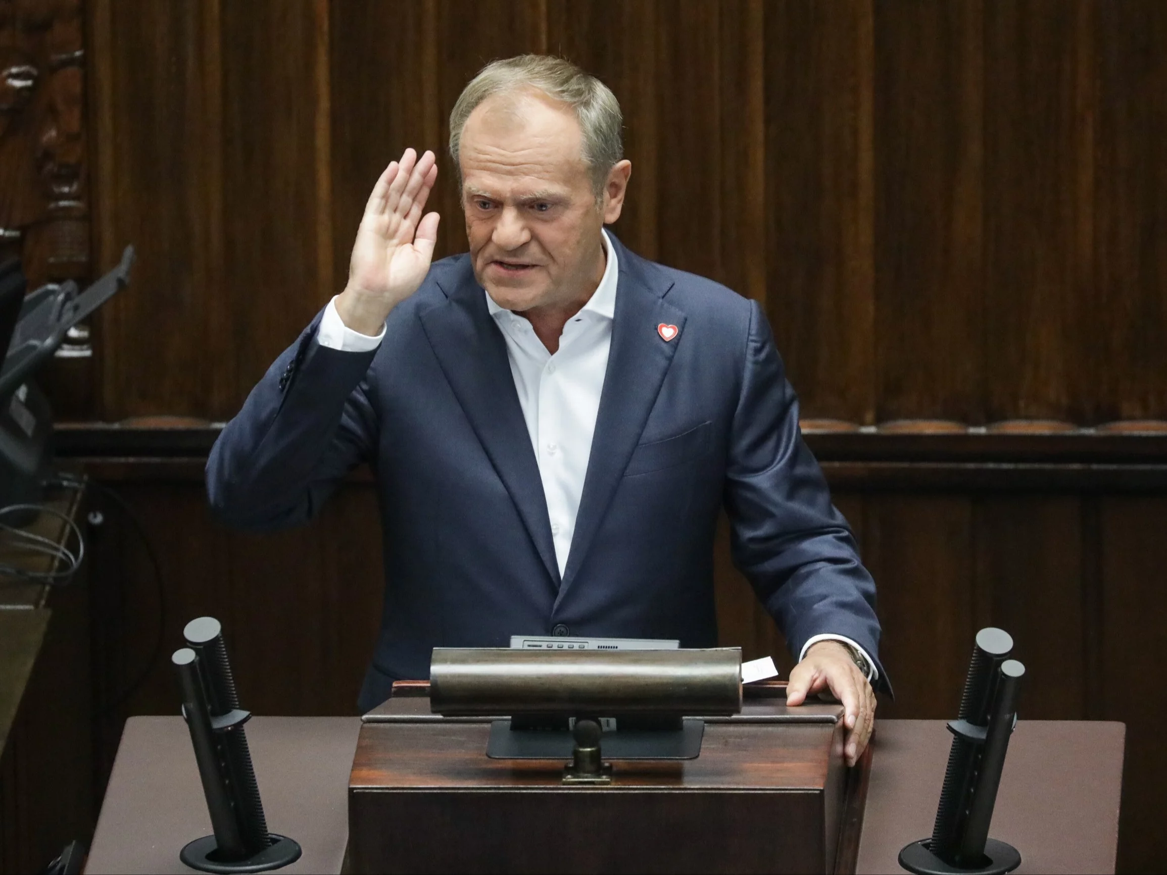 Wystąpienie Tuska przerywane przez posłów PiS. „Czasami lepiej milczeć i słuchać”