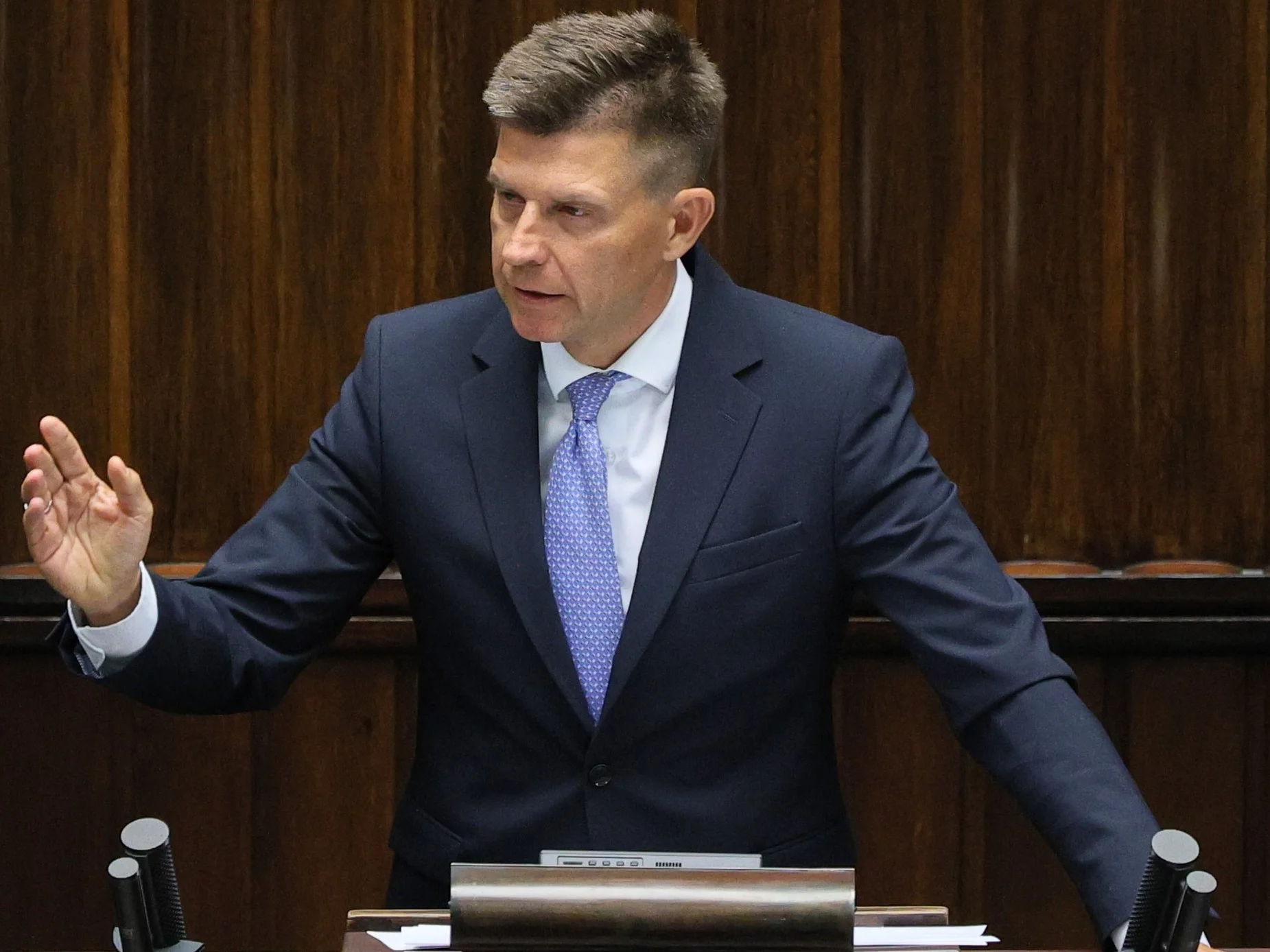 Burza w Sejmie po deklaracji Zandberga. Petru: To oznacza wyjście z koalicji Burza w Sejmie po deklaracji Zandberga. Petru: To oznacza wyjście z koalicji