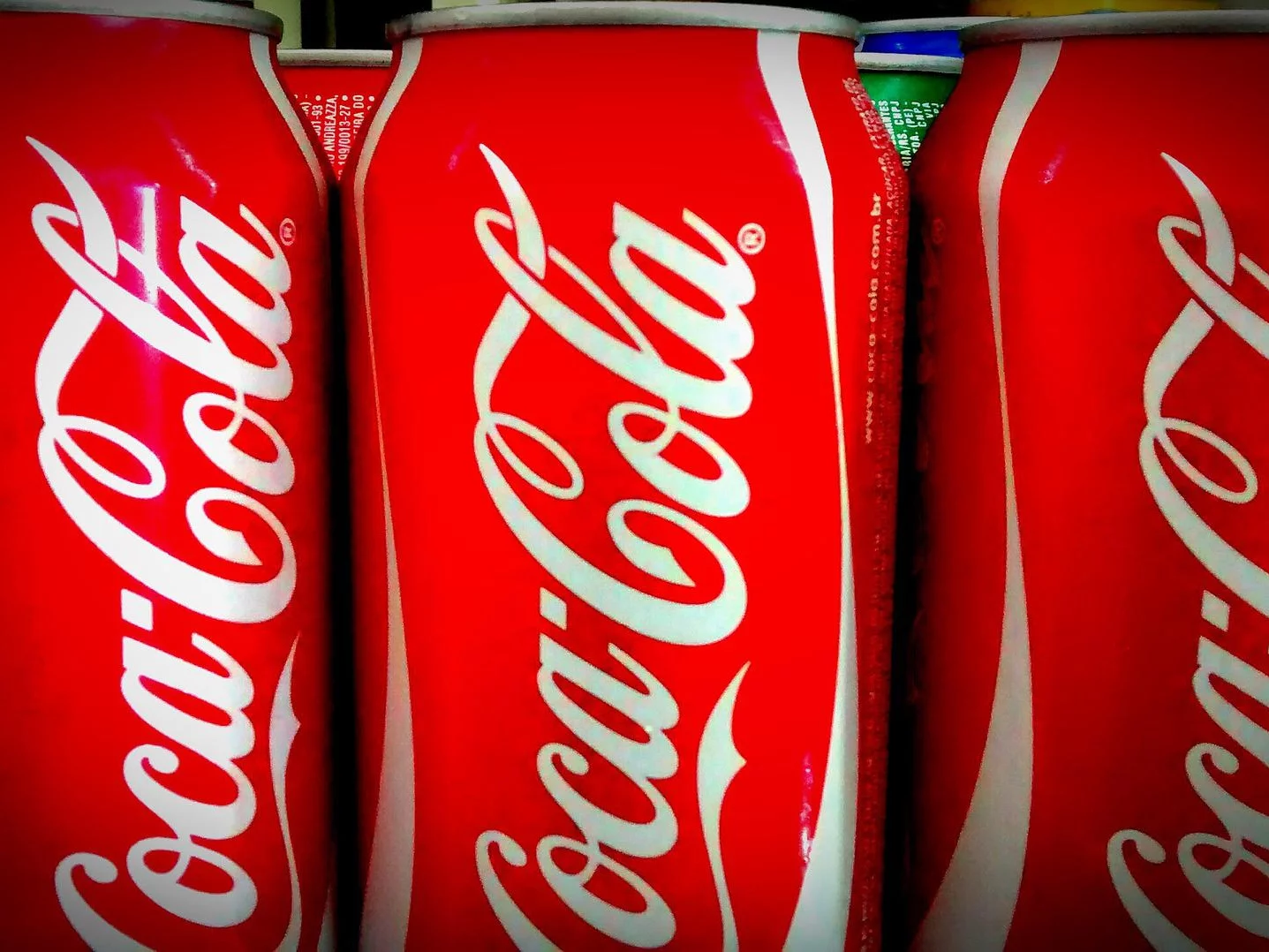 Coca-Cola wycofuje miliony butelek napojów. „Nie zalecamy spożywać”