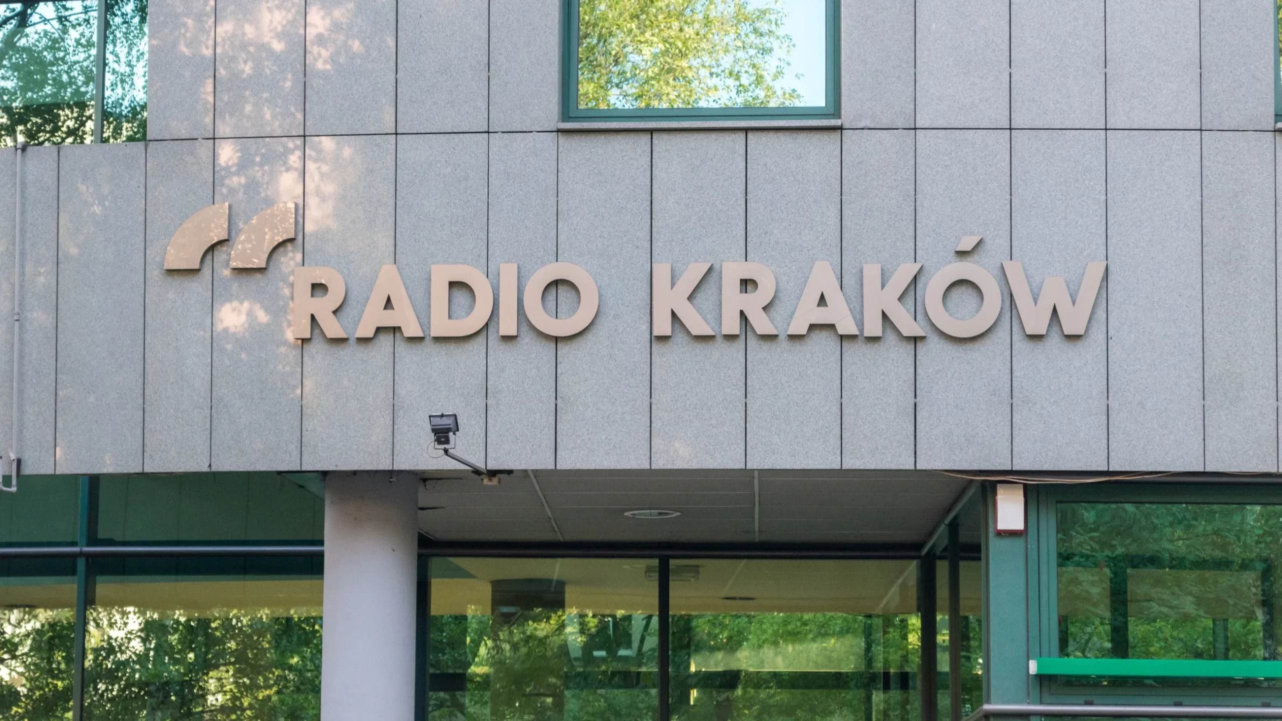 „Eksperyment” z AI w OFF Radio Kraków zakończony przedwcześnie. „Cel osiągnięty”