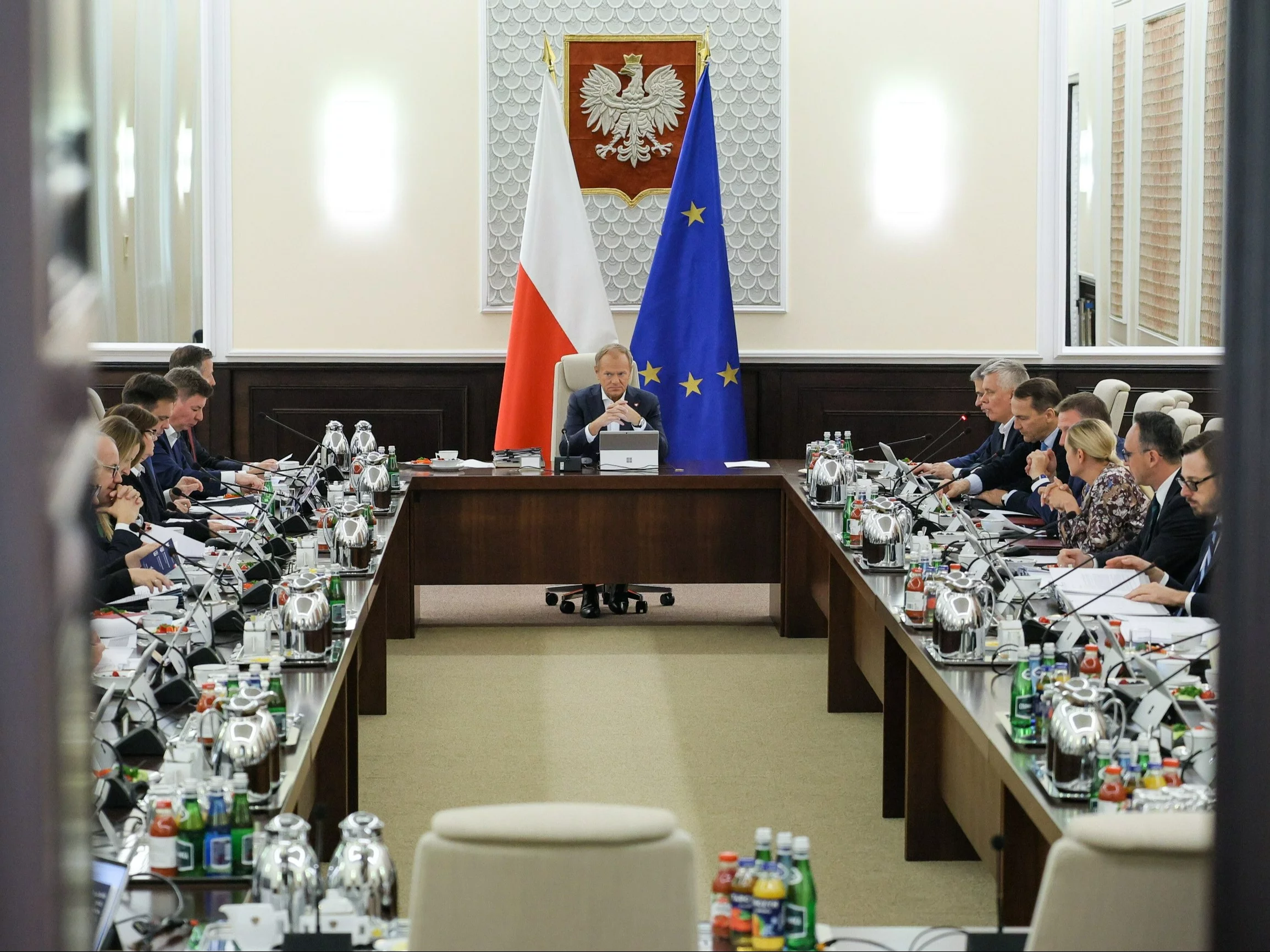 KO o włos przed PiS-em. Zacięty bój o pozycję lidera. Nowy sondaż KO o włos przed PiS-em. Zacięty bój o pozycję lidera. Nowy sondaż