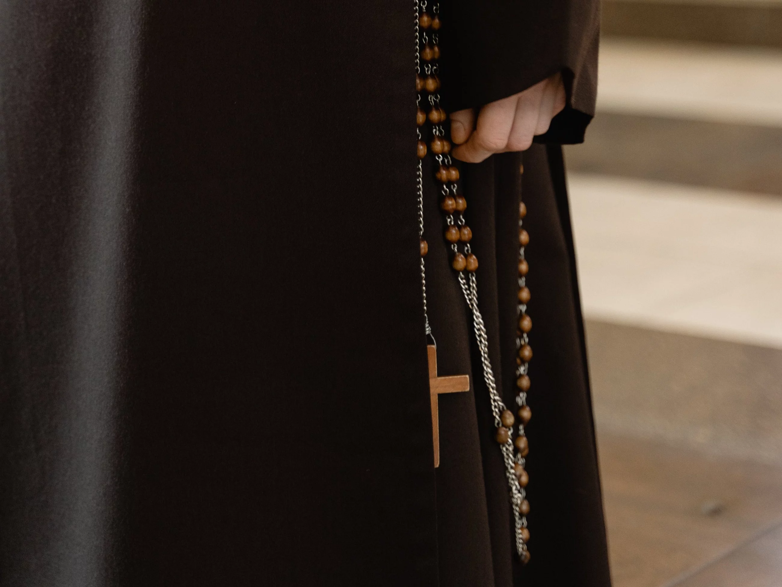 Ksiądz sprzedawał narkotyki 200 metrów od plebanii. Ma też inne, mroczne tajemnice