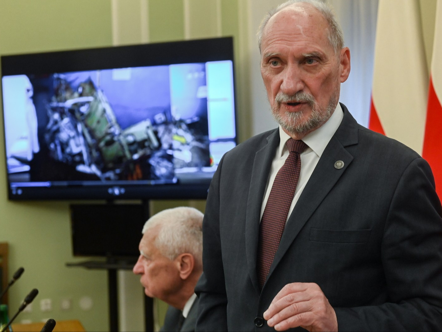 Macierewicz kontratakuje na konferencji. Mocne oskarżenia pod adresem władzy