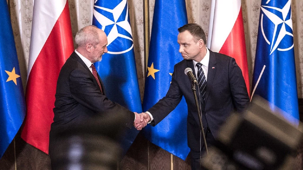 Macierewicz nie straci orderu Orła Białego. Duda rozwiał nadzieje Czarzastego, jest odpowiedź