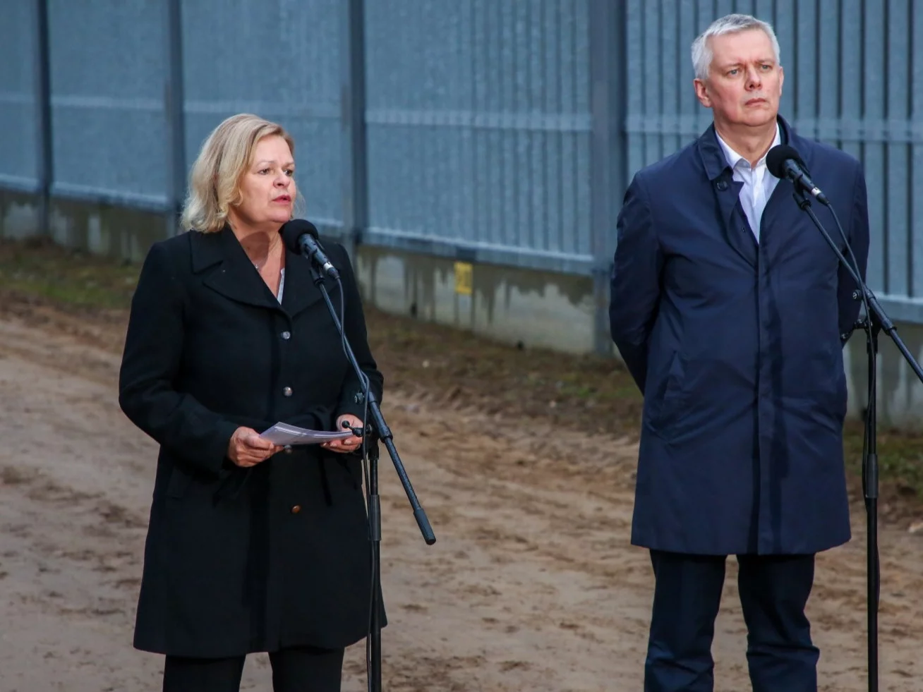 Niemcy wprowadziły kontrole na granicy z Polską. Siemoniak spotkał się z Feaser