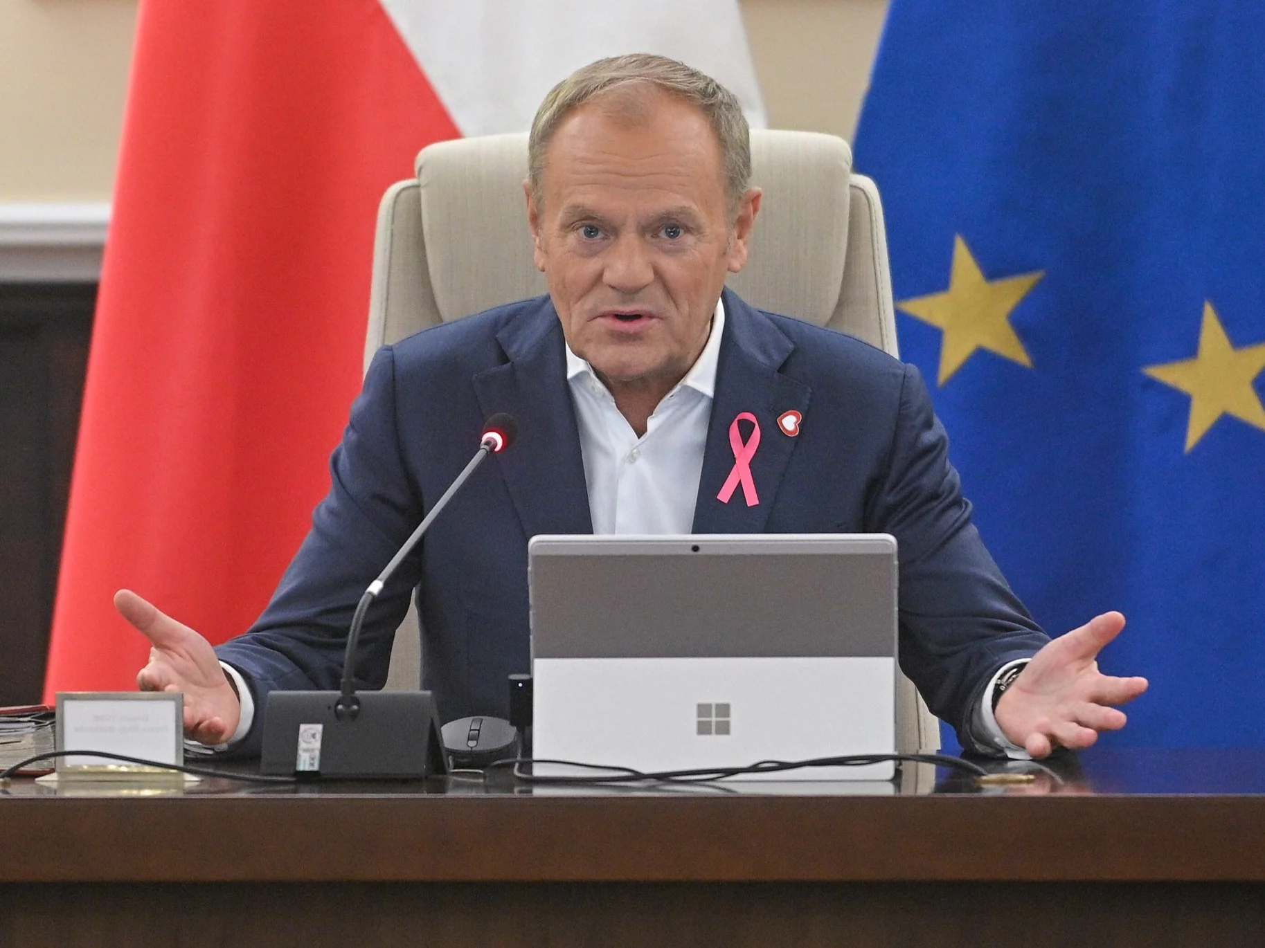 PiS depcze po piętach KO w najnowszym sondażu. Tusk ma powody do niepokoju?