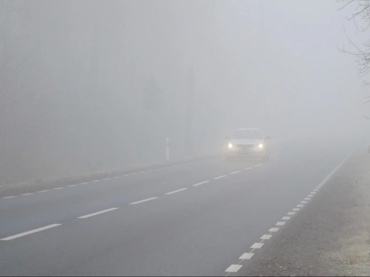 Pogoda na czwartek. Mgła gęsta jak mleko. IMGW wydało ostrzeżenia