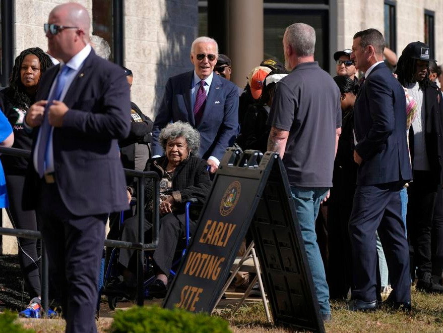 Prezydent Biden już oddał głos w wyborach. Stanął w niemałej kolejce