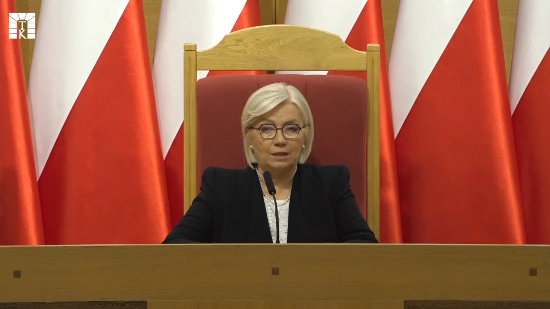 Przywileje sędziów TK na koszt podatnika. Darmowe loty i mieszkania