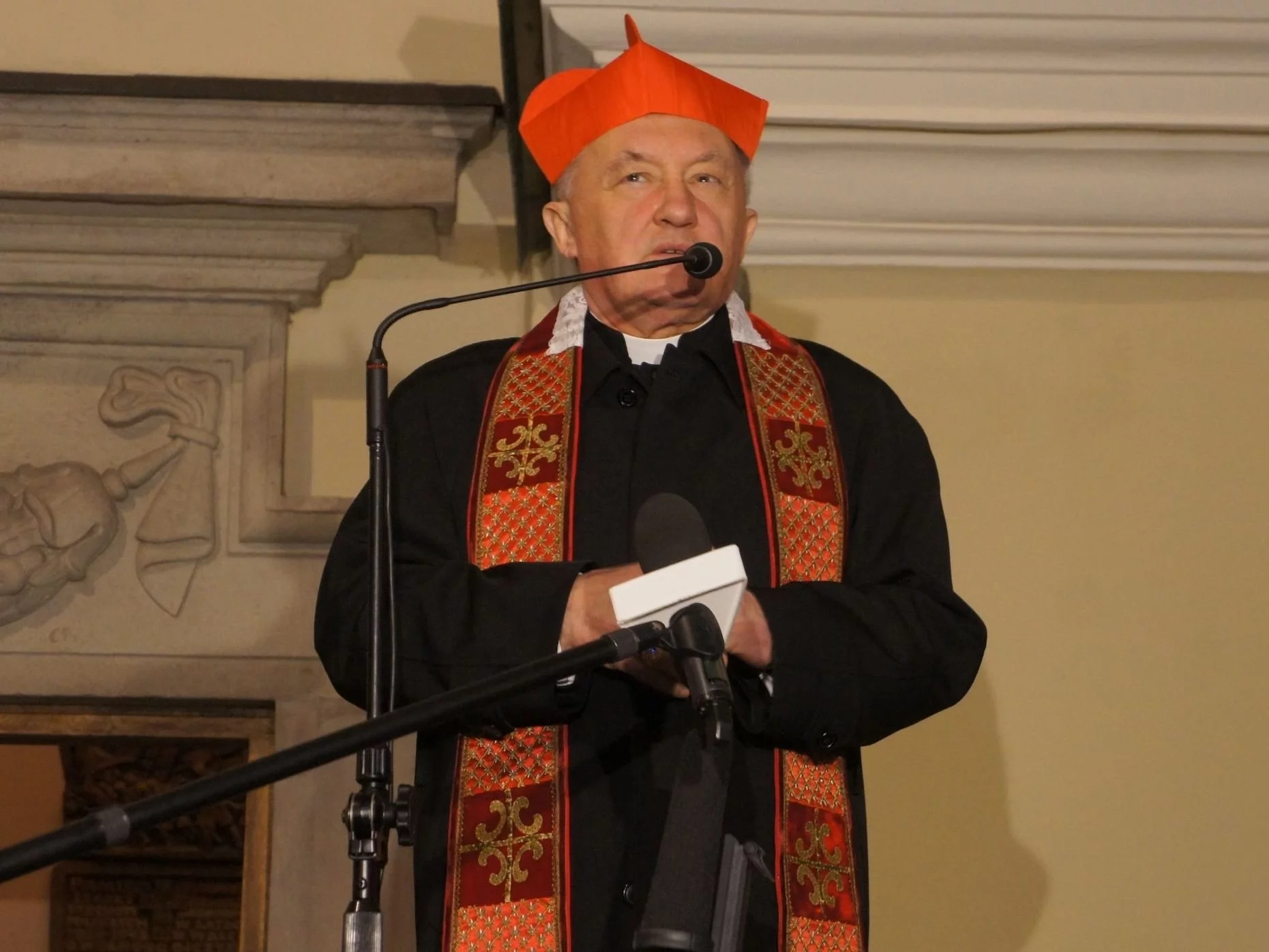Religia w szkołach obowiązkowa? Tego chce kard. Nycz