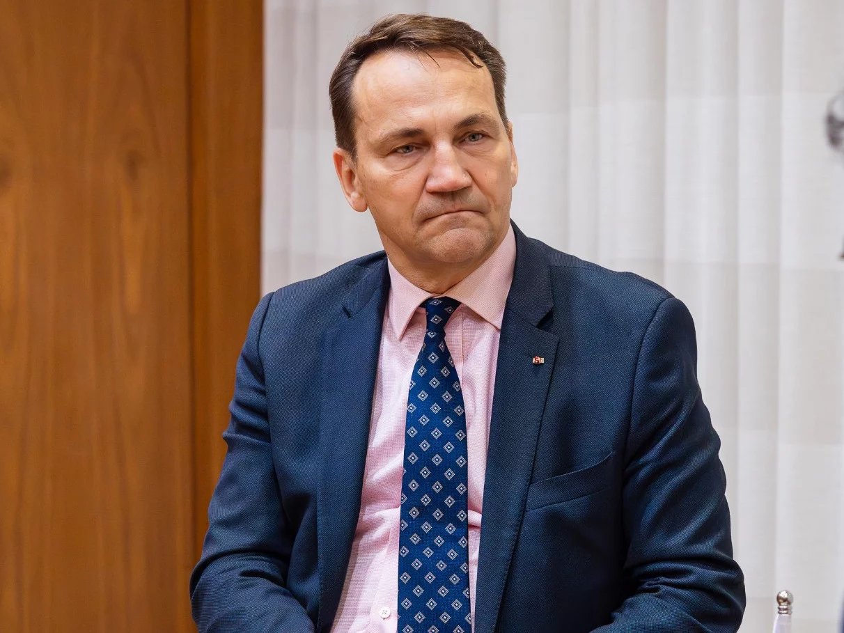 Sikorski pokazał, ile zarabia. Pogratulował podwyżki Glapińskiemu