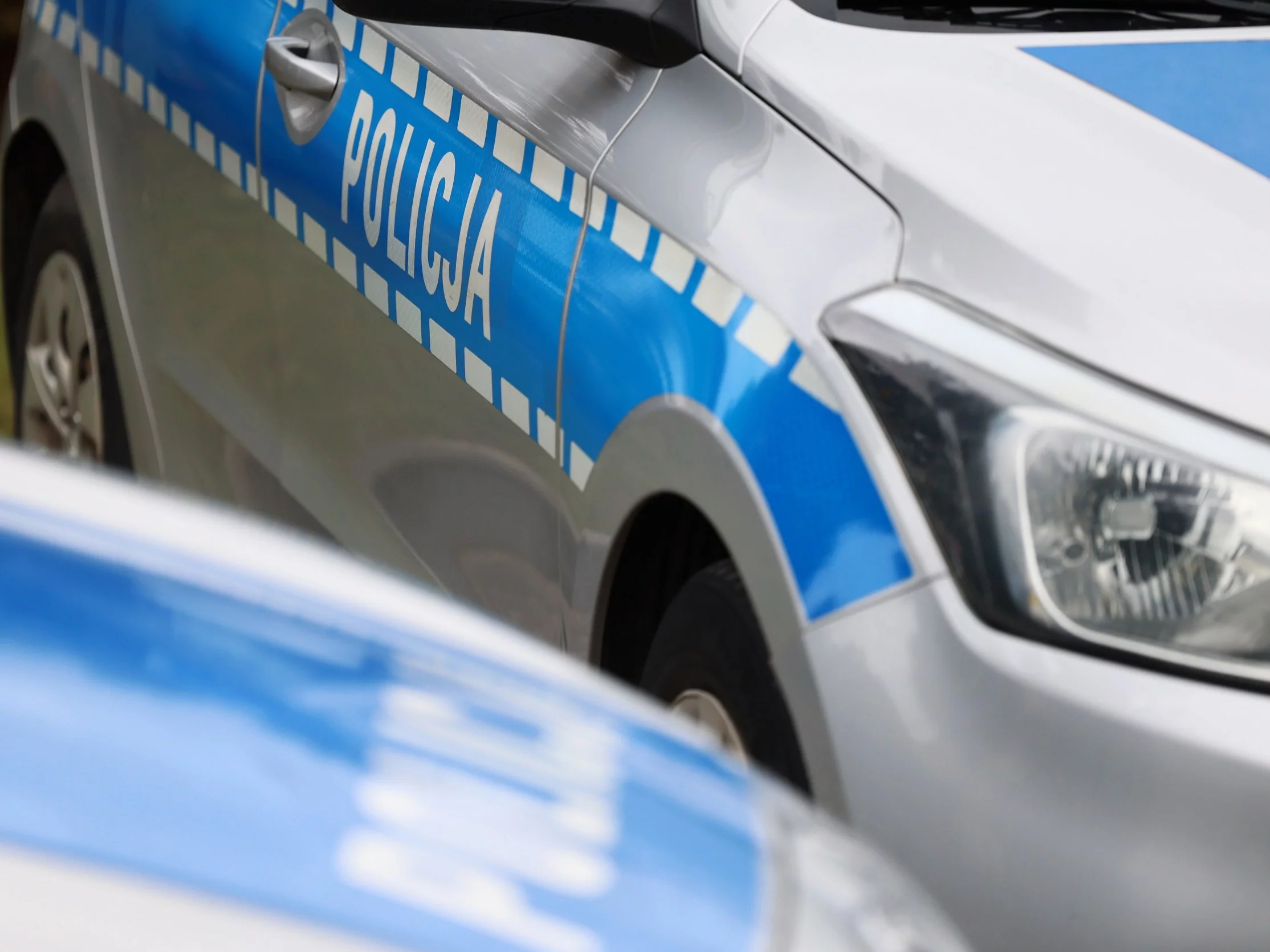 Wypadek auta, którym jechał szef policji. Prokuratura czeka na kluczową opinię biegłego