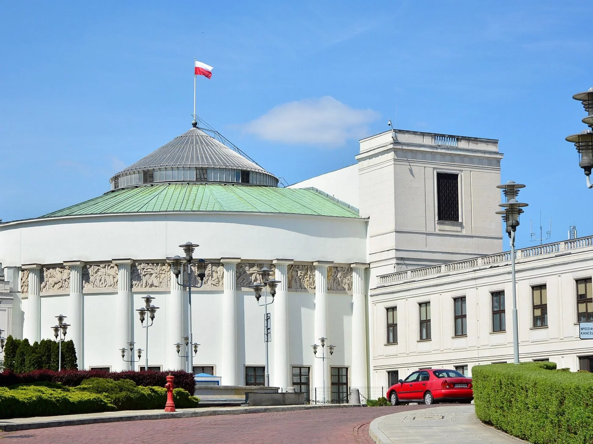 Tę partię coraz częściej popierają Polacy.  PiS powinien „oglądać" się za siebie?