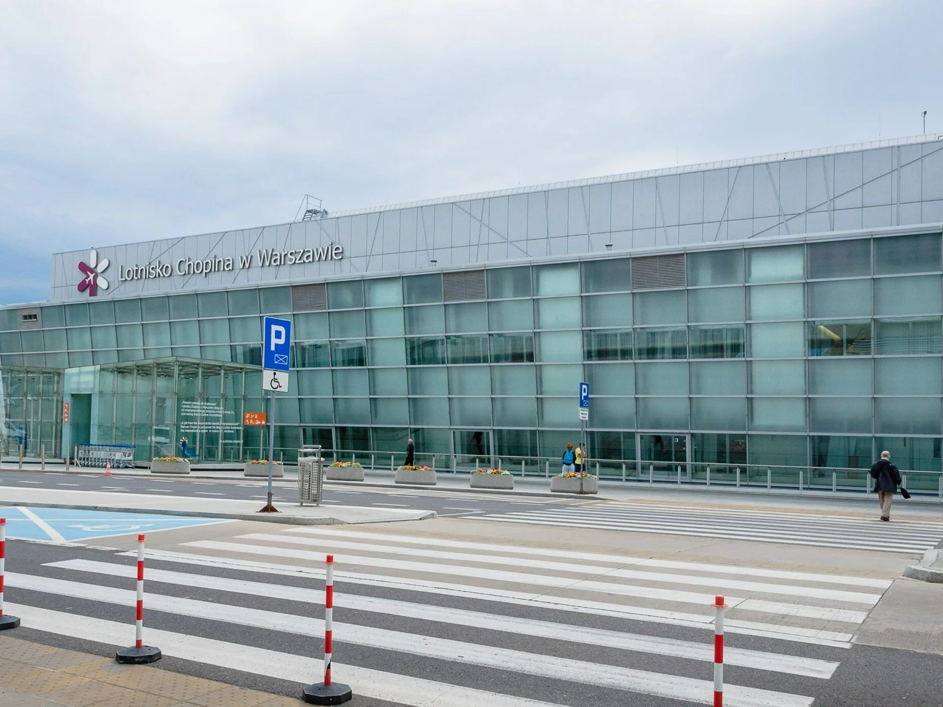Awaryjne lądowanie w Warszawie. „Zrzucił paliwo nad Mińskiem”