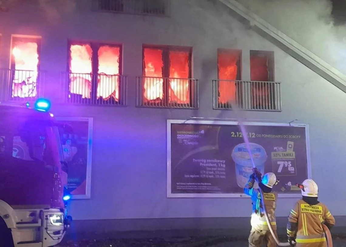 Biedronka w Płońsku w ogniu. Stu strażaków walczyło z żywiołem