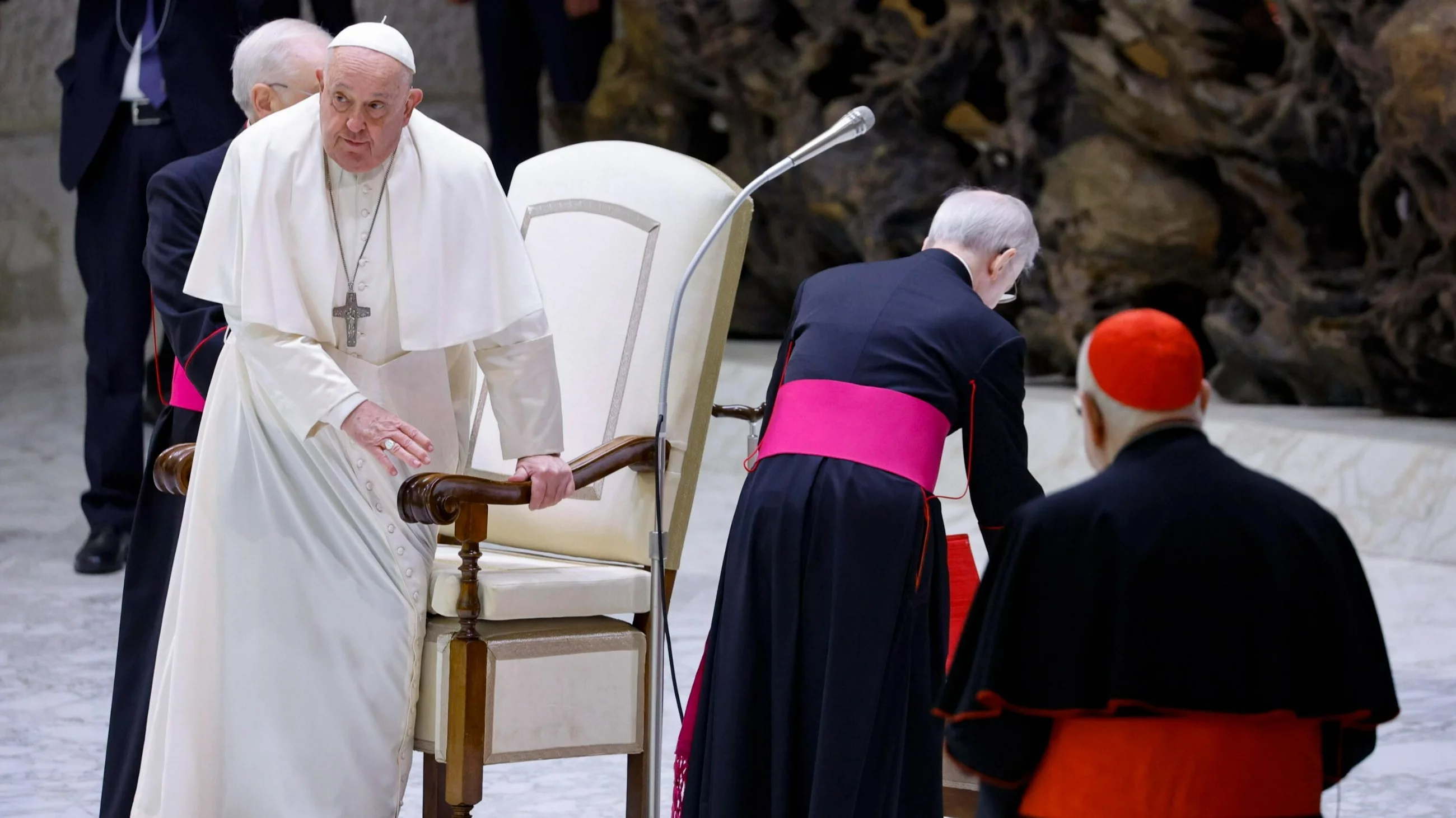 Papież Franciszek upomniał duchownych. „To zatruwa ludzkie serca”