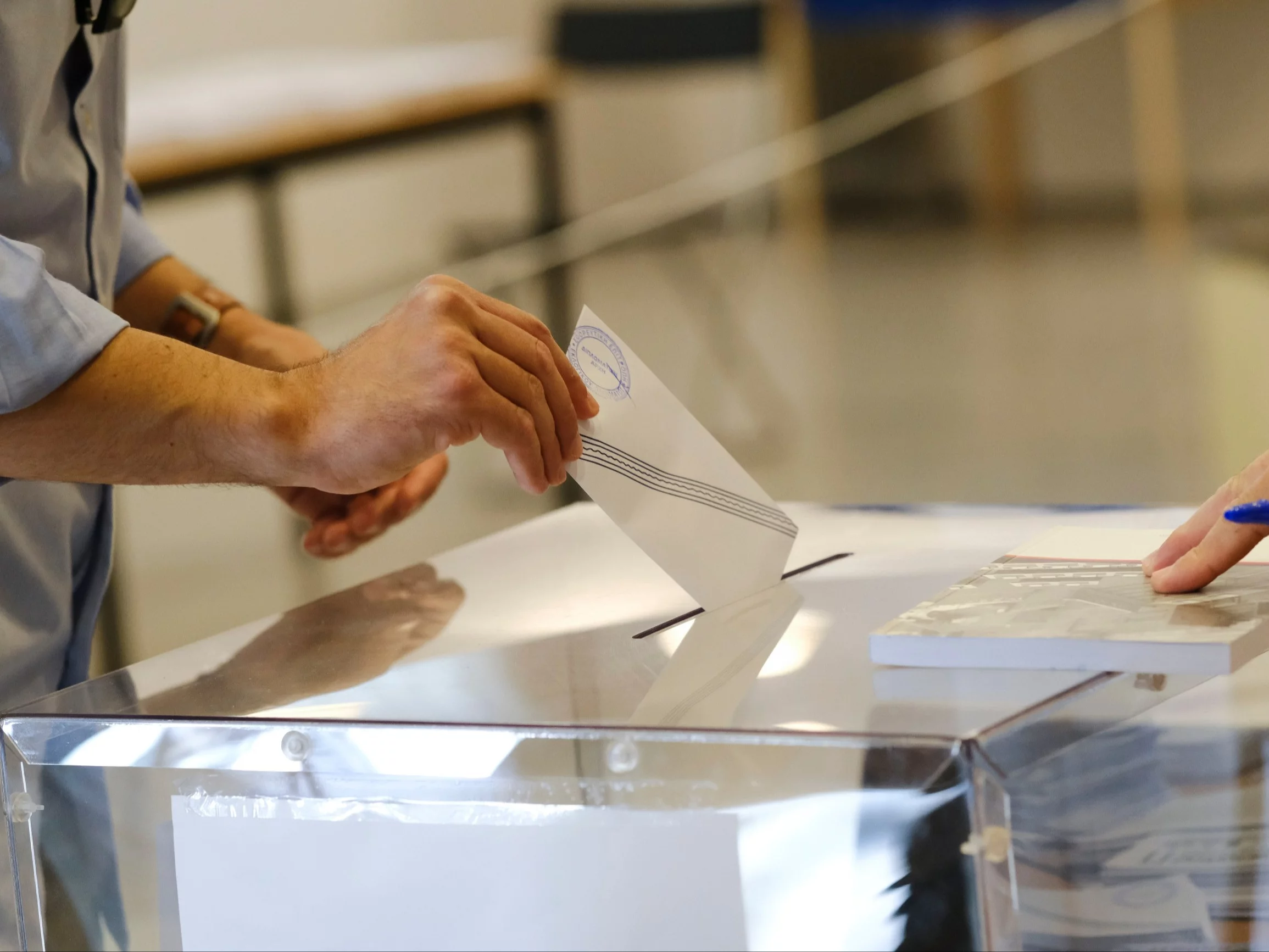 Rumuni wybieraj parlament. W poniedziałek decyzja o ewentualnym unieważnieniu wyborów prezydenckich