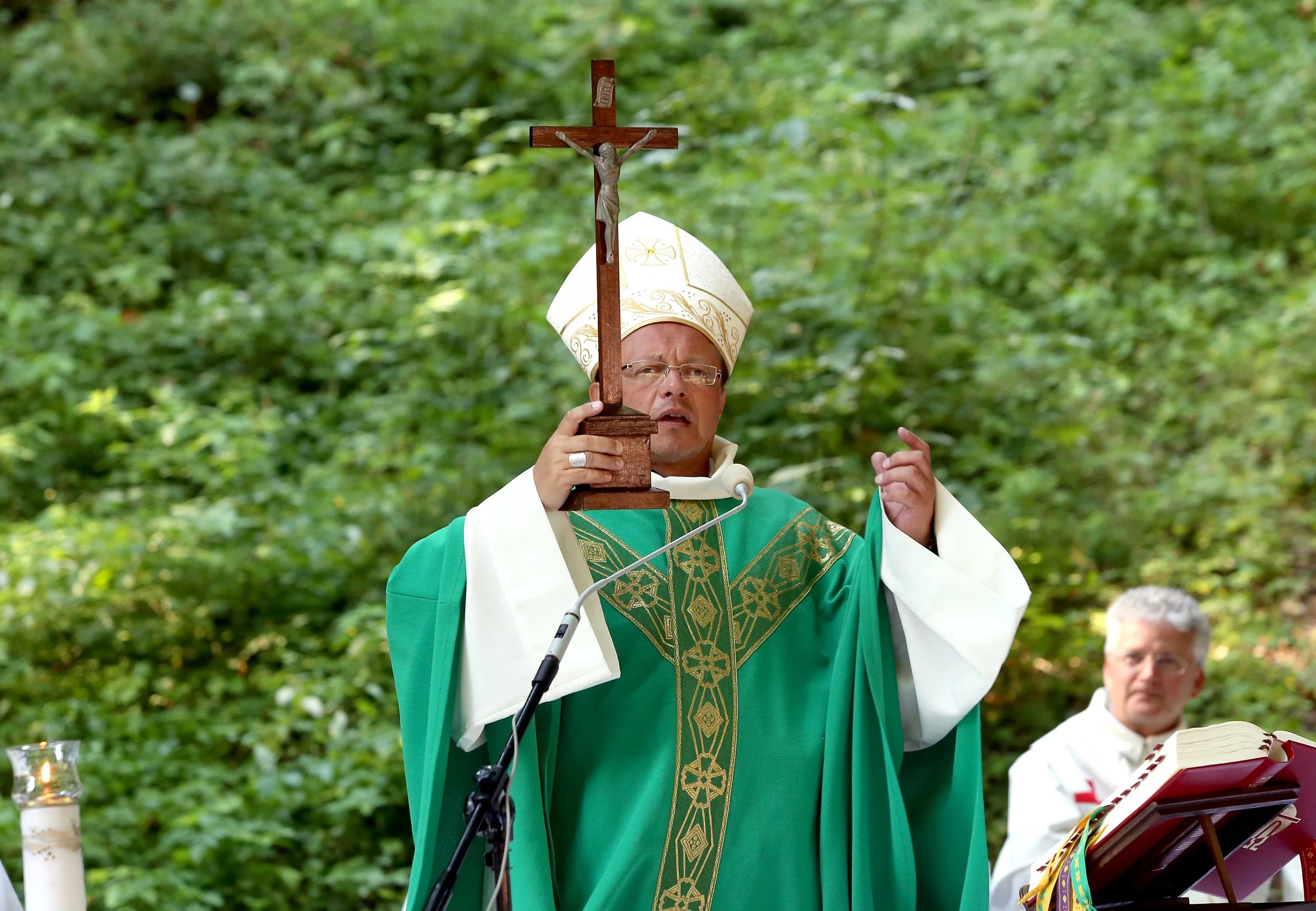 Kardynał apeluje o nowe podręczniki. W tle wątek żydowski