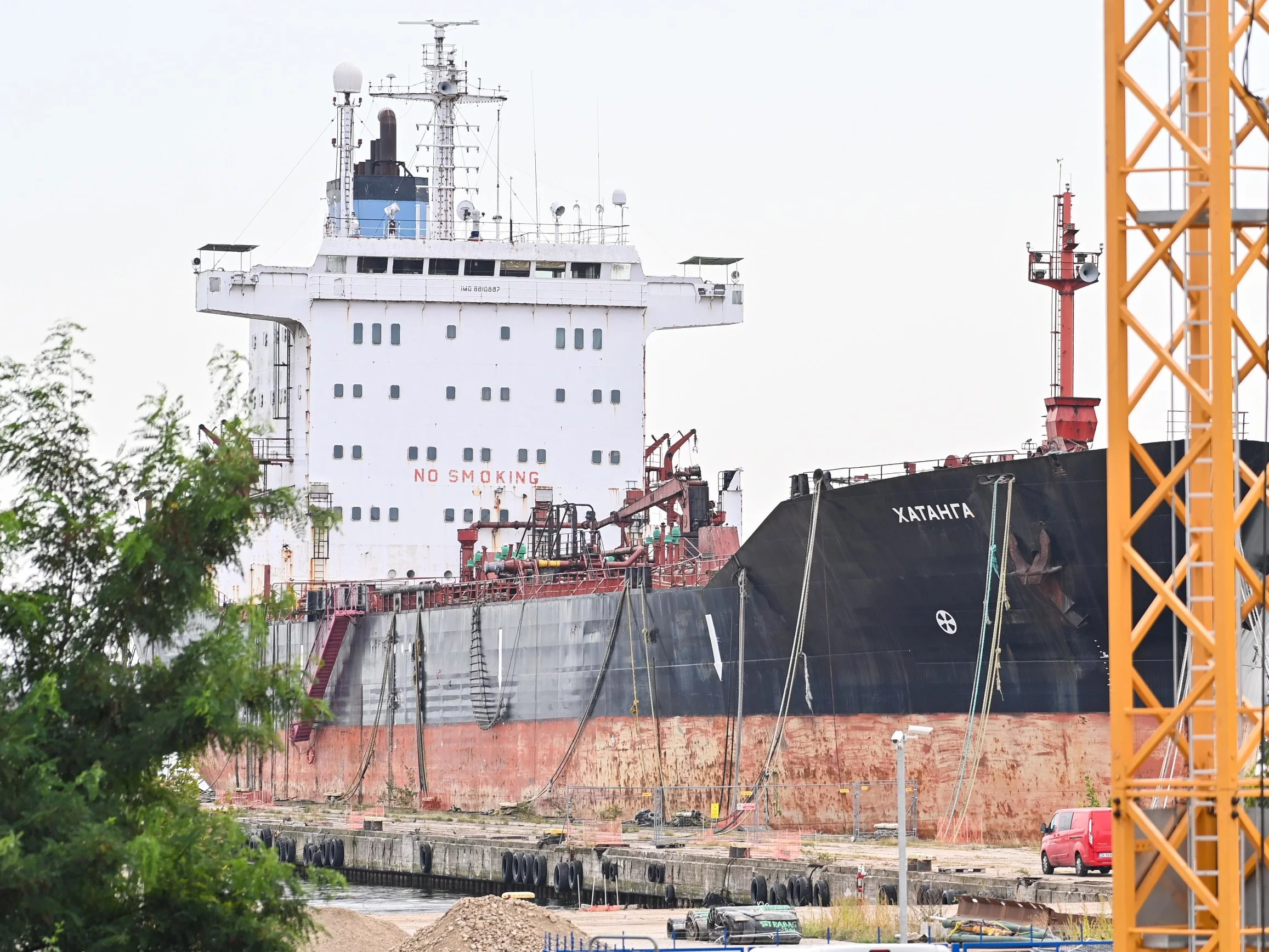 Opuszczony statek w porcie w Gdyni i mocno wybuchowe gazy. „Wystarczy iskra i mamy katastrofę”