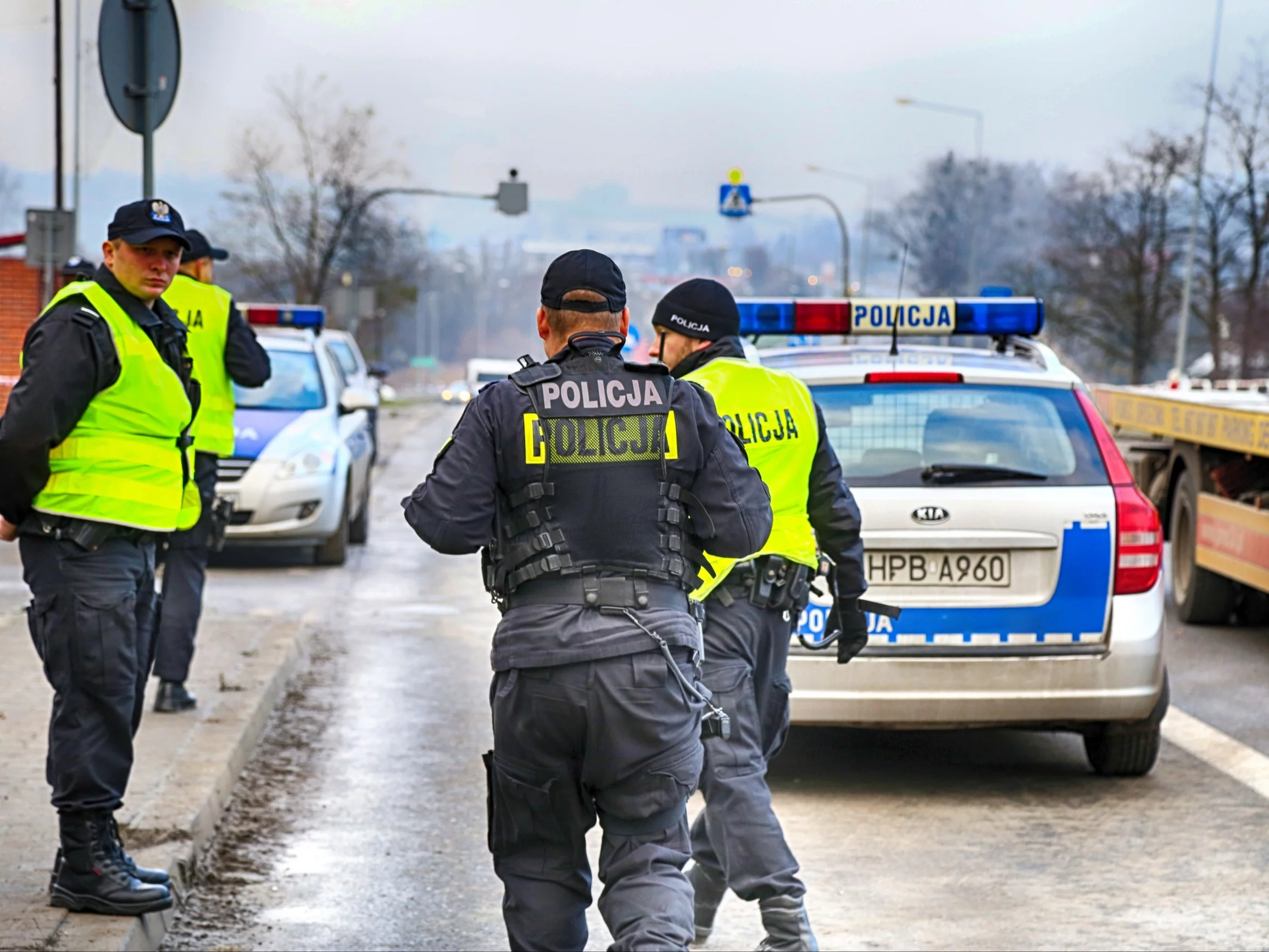 Sceny rodem z filmu akcji w Olkuszu. Akcja służb w centrum handlowym