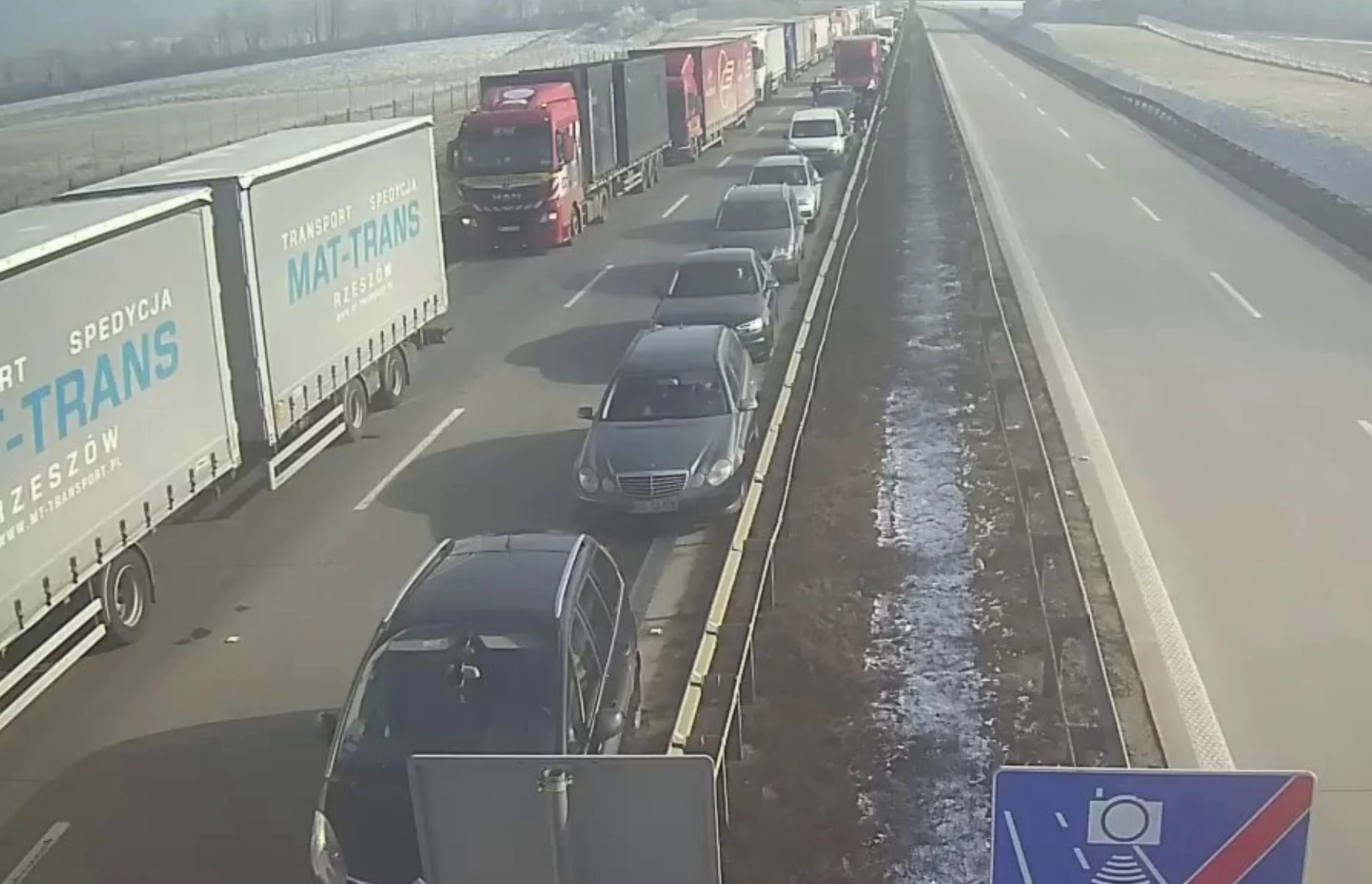 Groźny wypadek na autostradzie A4 pod Wrocławiem. Gigantyczne utrudnienia w ruchu