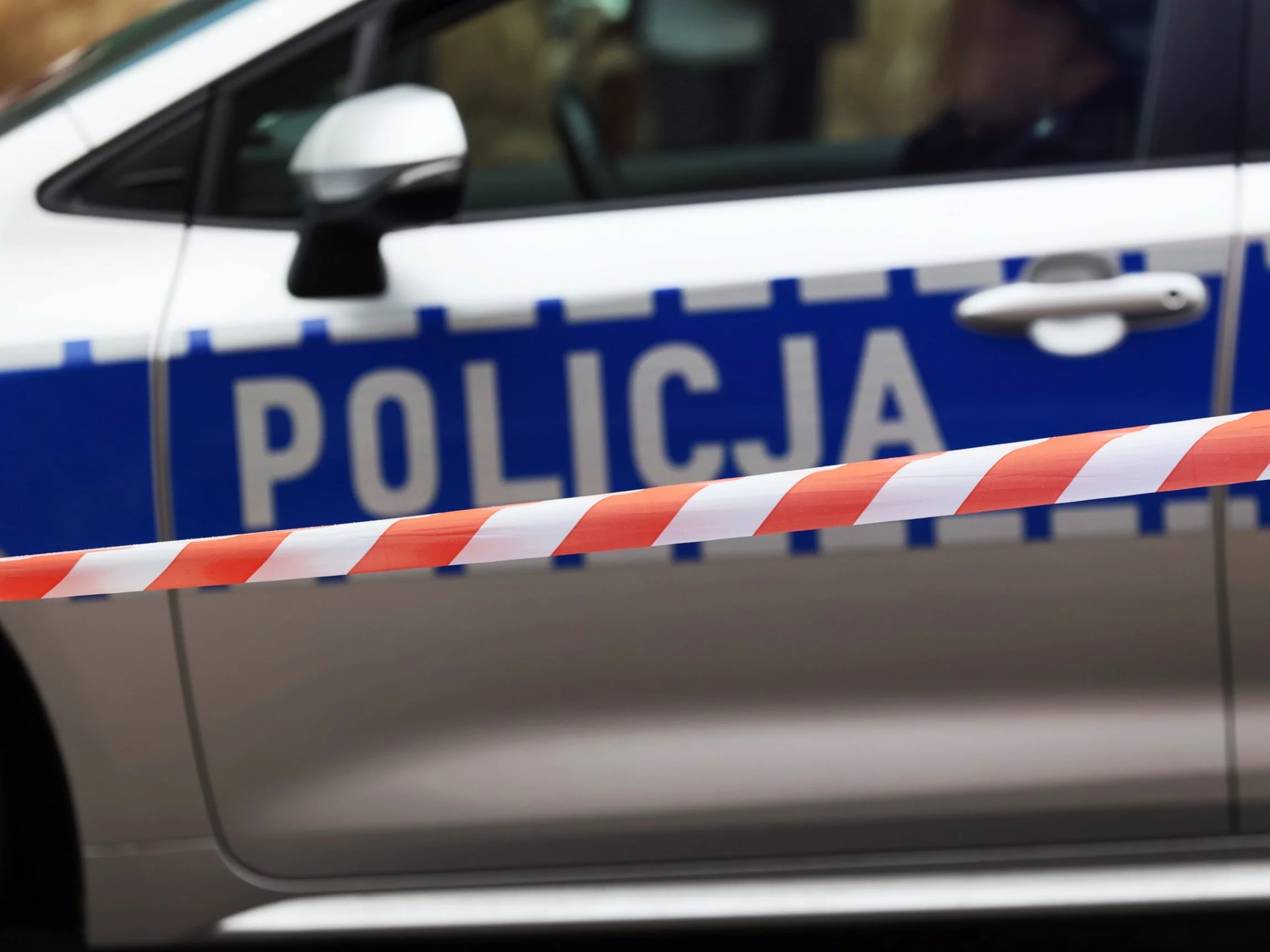 Groźny wypadek przed szkołą w Augustowie. Nastolatki w szpitalu Groźny wypadek przed szkołą w Augustowie. Nastolatki w szpitalu