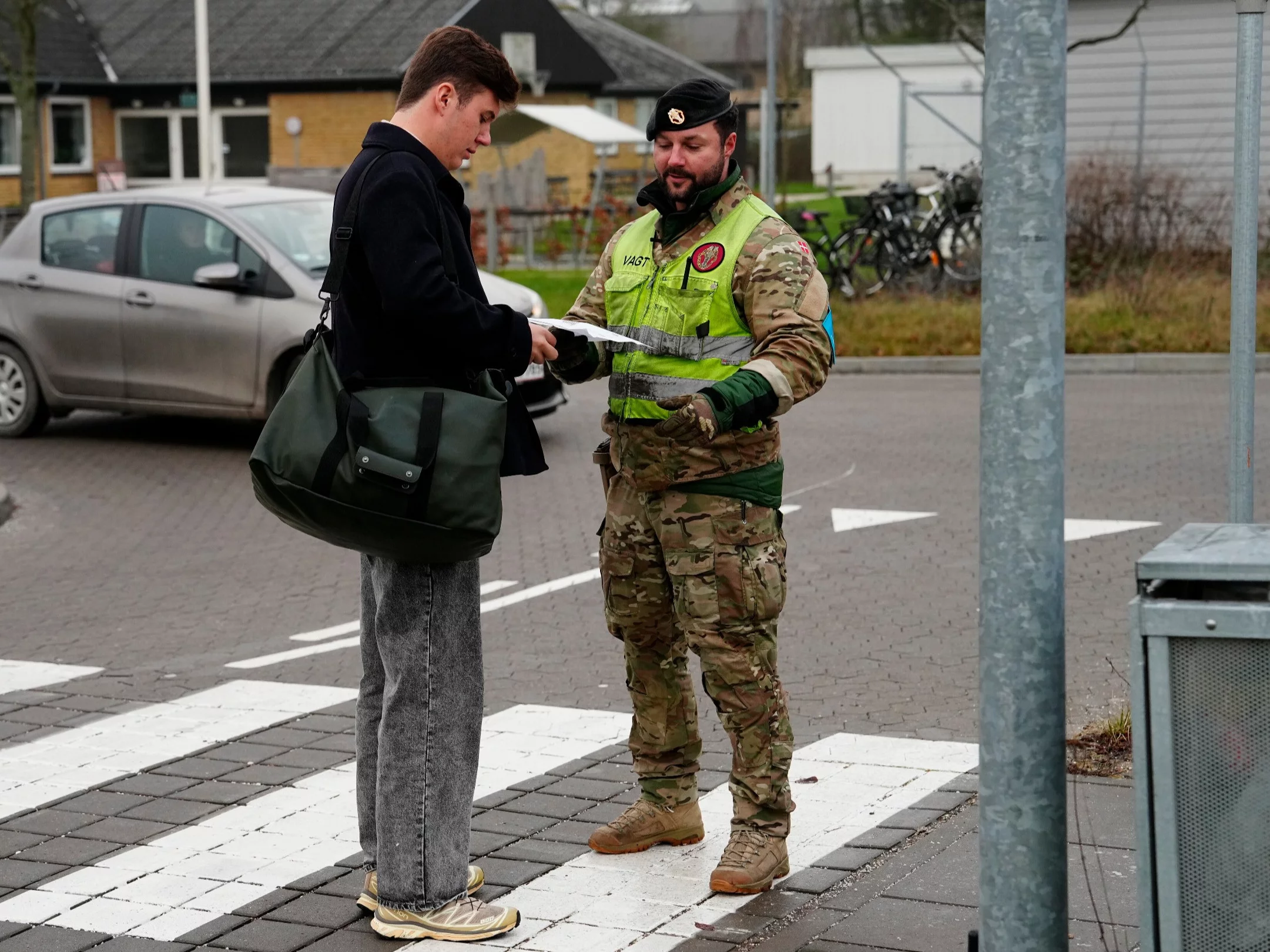 Następca tronu w wojsku. Media zwróciły uwagę na szczegóły fotografii