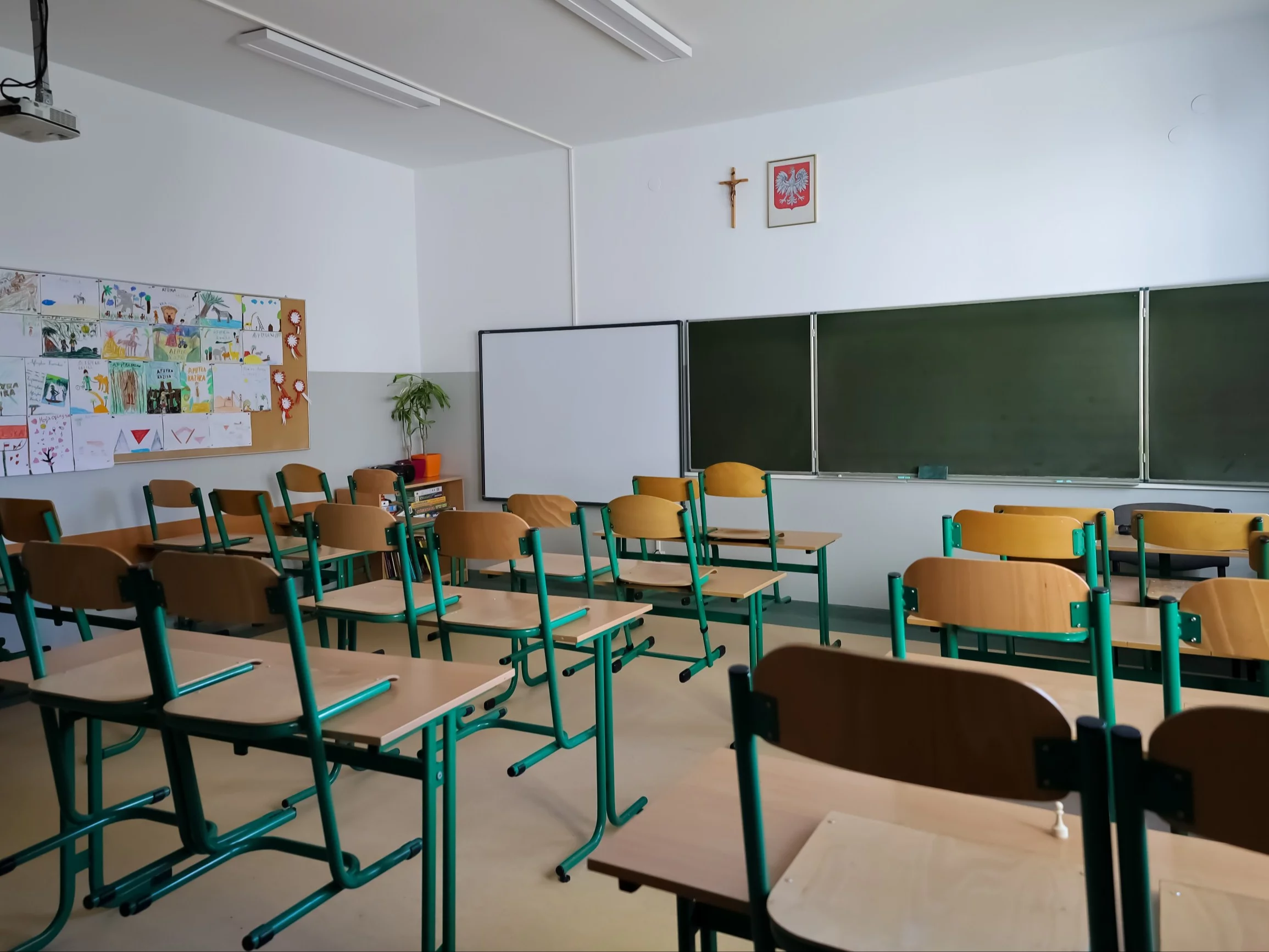 Nauczyciel podejrzany o uwodzenie 15-latki. Znalazł pracę w szkole katolickiej Nauczyciel podejrzany o uwodzenie 15-latki. Znalazł pracę w szkole katolickiej