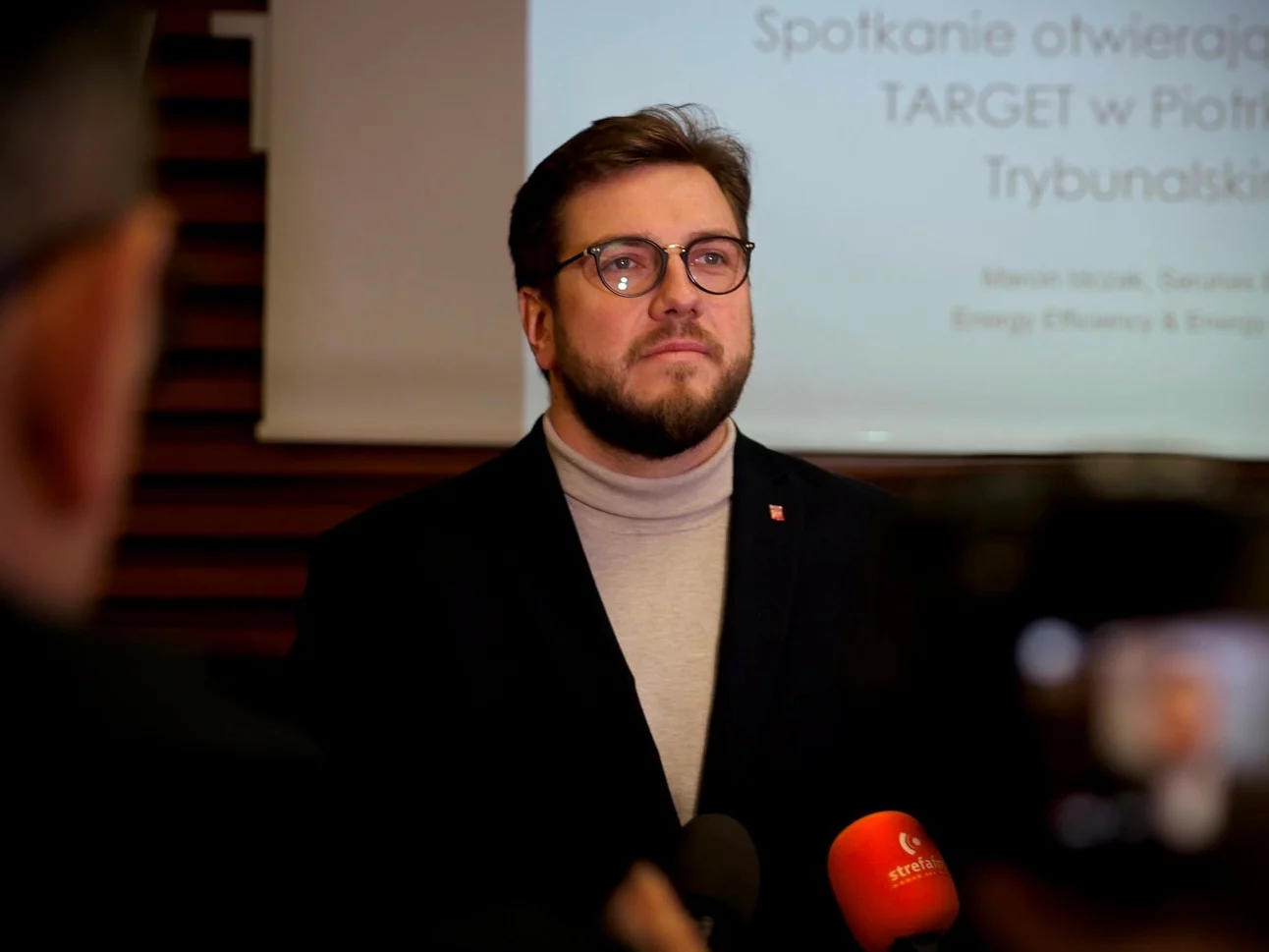 Prezydent Piotrkowa Trybunalskiego ma romans z podwładną? Powstała o tym piosenka disco polo Prezydent Piotrkowa Trybunalskiego ma romans z podwładną? Powstała o tym piosenka disco polo