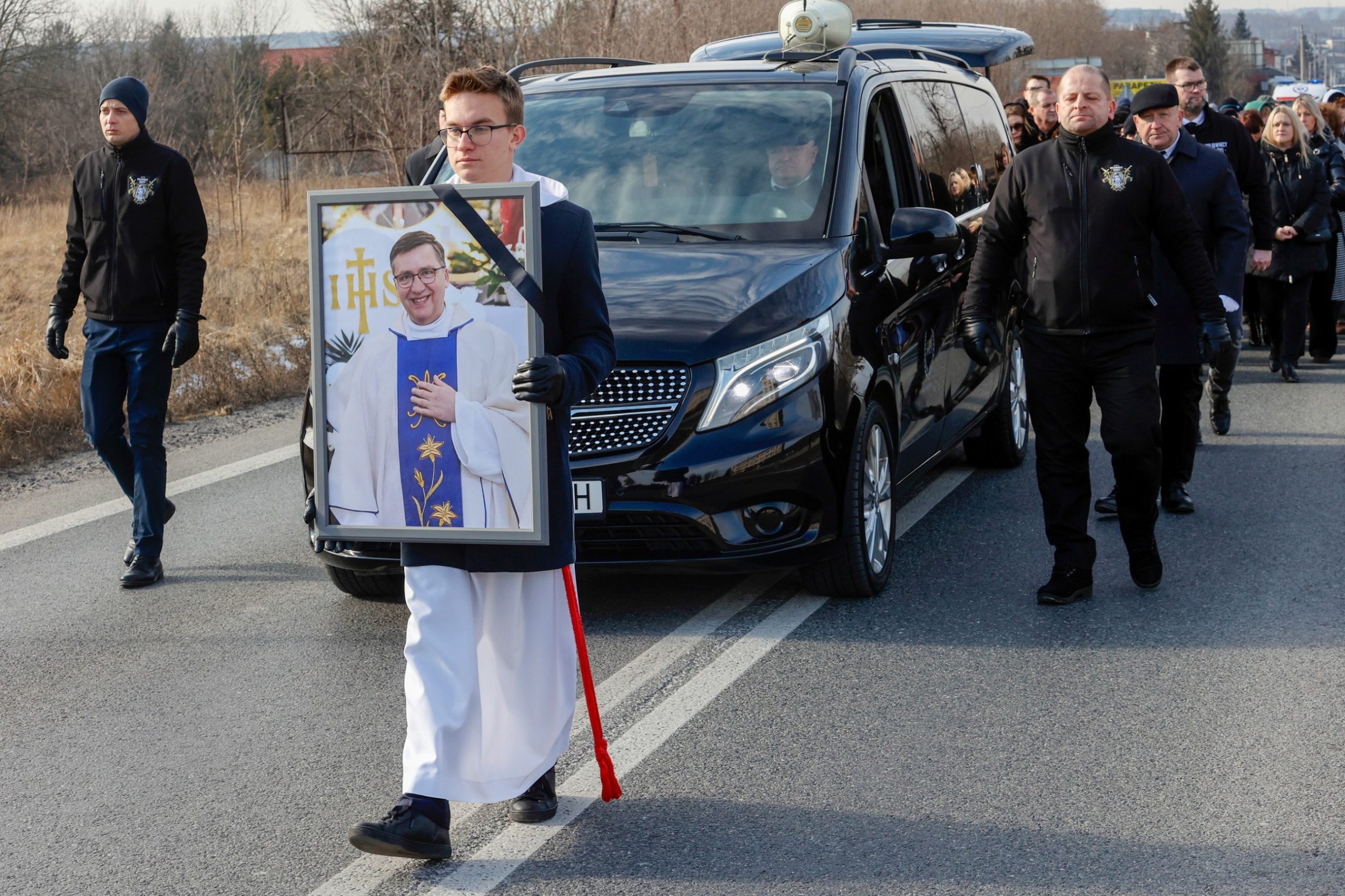 Wzruszające sceny na pogrzebie zamordowanego księdza. Tego się nie spodziewali