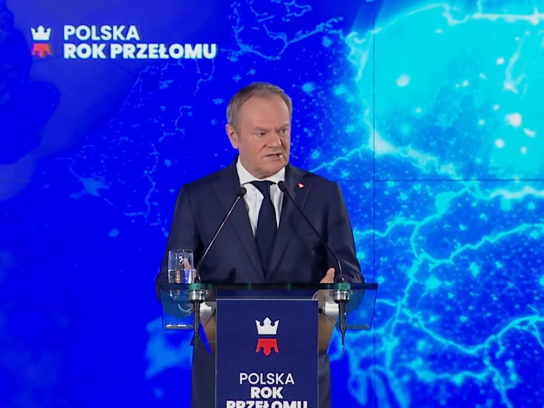 Tusk zadeklarował, że Polska nie przyjmie migrantów. KE reaguje Tusk zadeklarował, że Polska nie przyjmie migrantów. KE reaguje