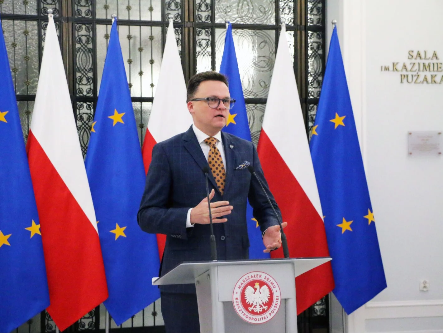 Hołownia pozywa posłów PiS. Chodzi o oskarżenia ws. jego działki Hołownia pozywa posłów PiS. Chodzi o oskarżenia ws. jego działki