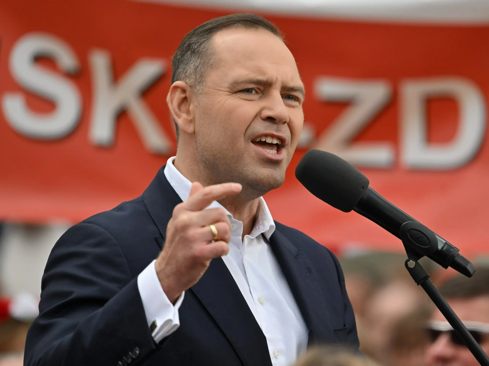 „Kontakty z neonazistami i przestępcami”. Tak niemiecki dziennik przedstawia Karola Nawrockiego „Kontakty z neonazistami i przestępcami”. Tak niemiecki dziennik przedstawia Karola Nawrockiego