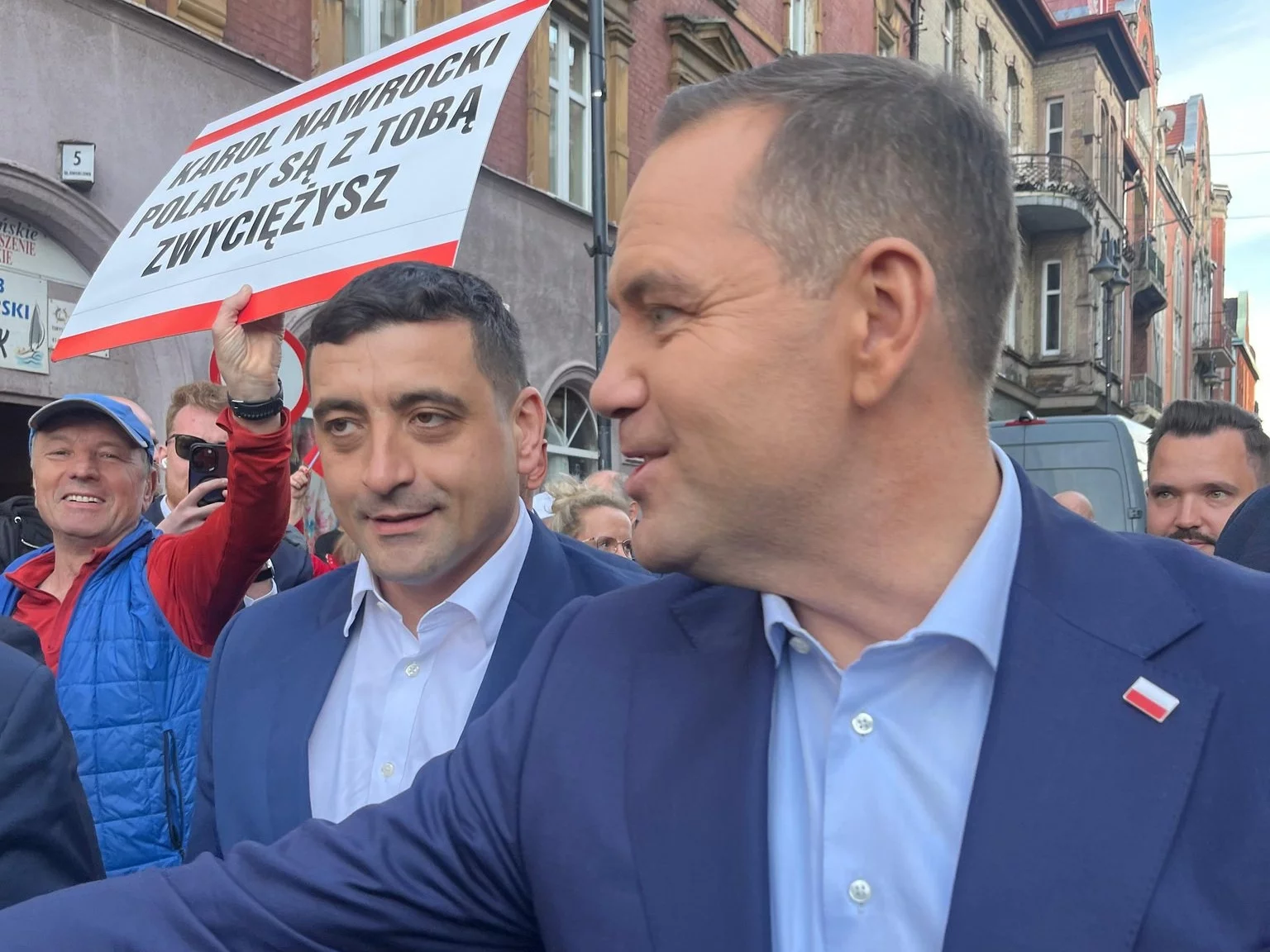 Lider nacjonalistycznej partii na wiecu Nawrockiego. „Przyszły prezydent” Lider nacjonalistycznej partii na wiecu Nawrockiego. „Przyszły prezydent”